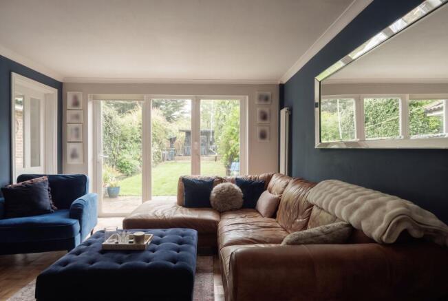 Westlea Avenue, Watford, WD25 photo 3