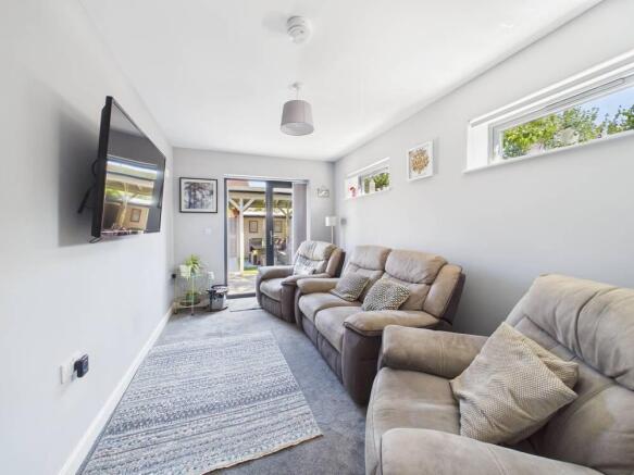 4 bed Semi-Detached for sale Image 4