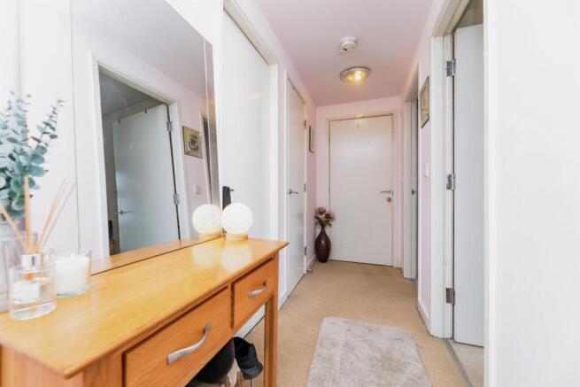 2 bed Apartment for sale Image 9