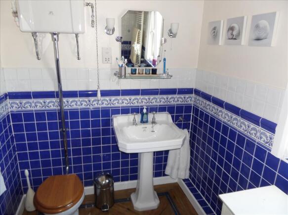 FAMILY BATHROOM