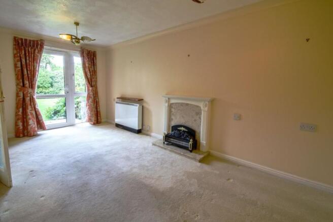 L- Shaped Lounge/ Dining Room
