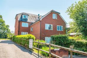 Flat 2, 4 Courtenay House, St Christophers Road, Haslemere GU27 1EP