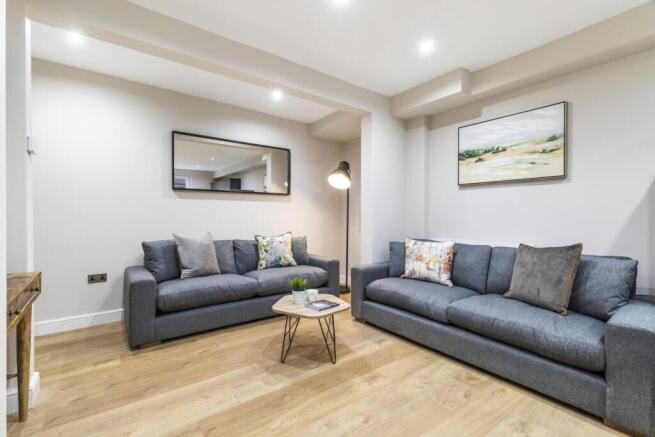 6 bed House to rent Image 4
