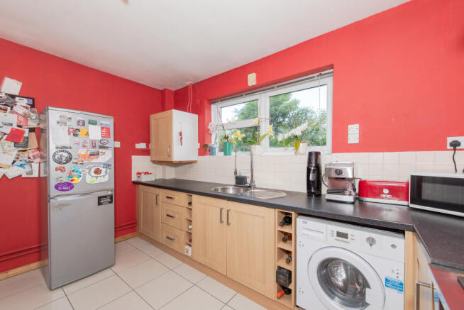 Kitchen 2.jpg