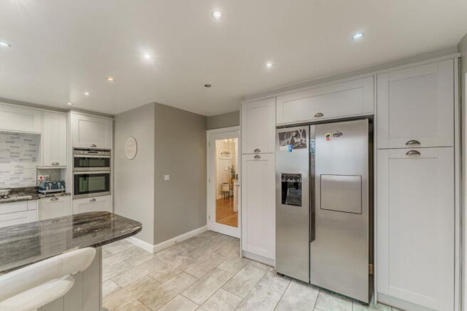 4 bed Detached for sale Image 9