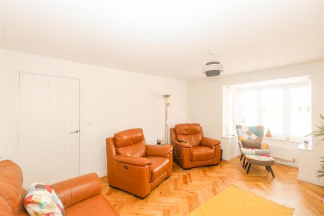 4 bed Detached for sale Image 7