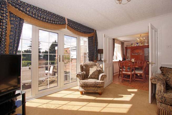 Living Room to Di...