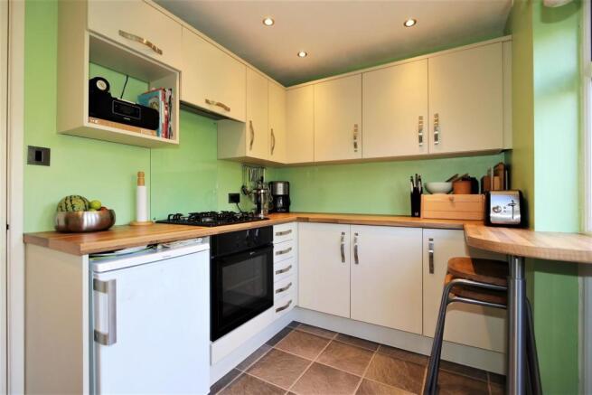 FITTED KITCHEN