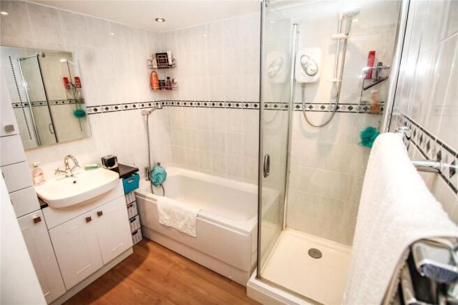 Bath/Shower/Wc