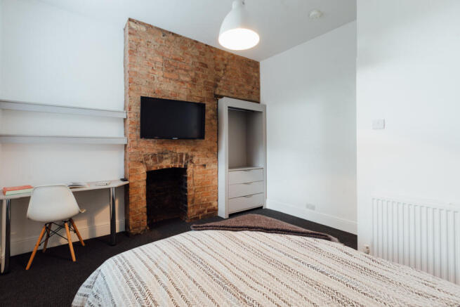 6 bed House to rent Image 12
