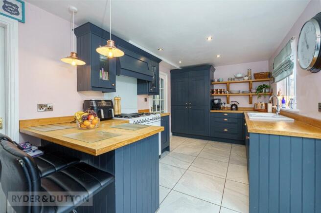 4 bed Semi-Detached for sale Image 5