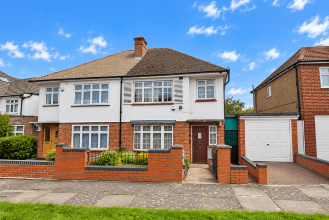 4 Bed, 2 Bath with Garden & Garage