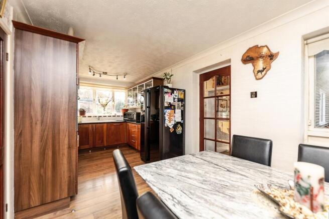 5 bed Detached for sale Image 5