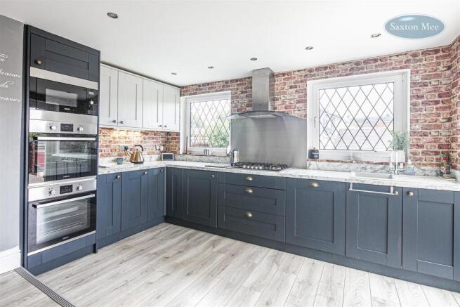 4 bed Semi-Detached for sale Image 6