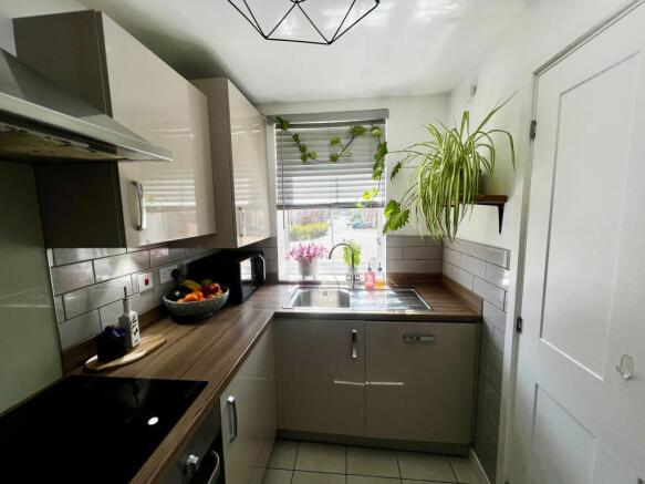 2 bed Semi-Detached for sale Image 9