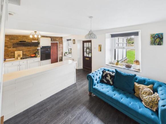 CAM04789G0-PR0038-STILL006