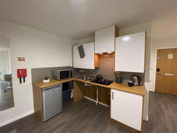 Studio to rent Image 10