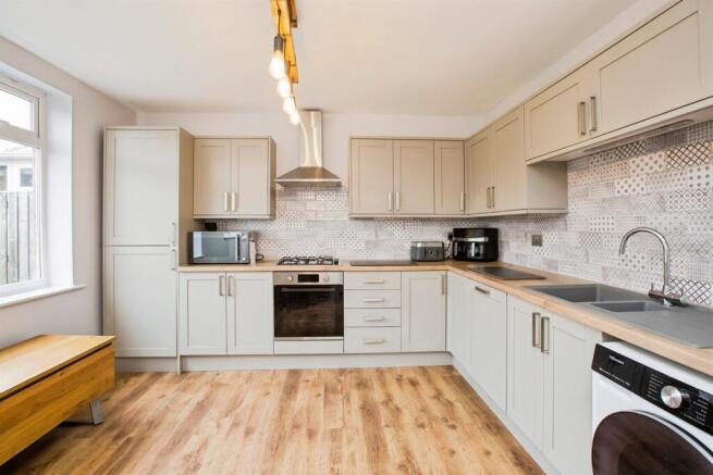 3 bed Semi-Detached for sale Image 5