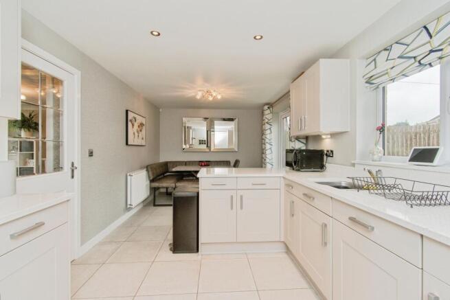 4 bed Detached for sale Image 4