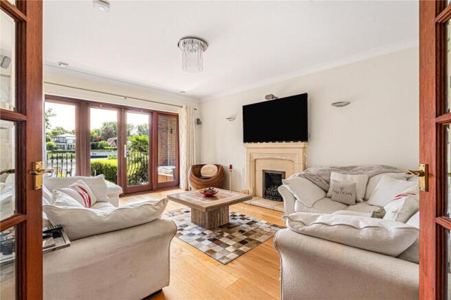 Hythe End Road, Wraysbury, Staines-upon-Thames, Berkshire, TW19 photo 3