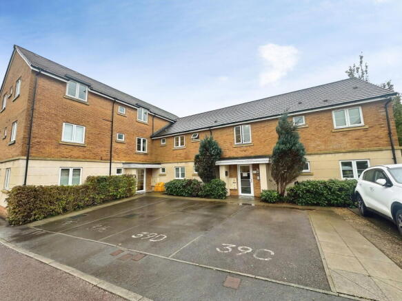 2-bed flat on Drum Tower View, Castle Maen, Caerphilly, CF83 2XW, £130,000