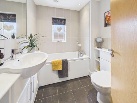 FAMILY BATHROOM