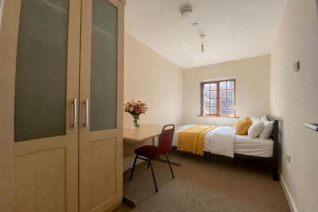4 bed Flat to rent Image 6