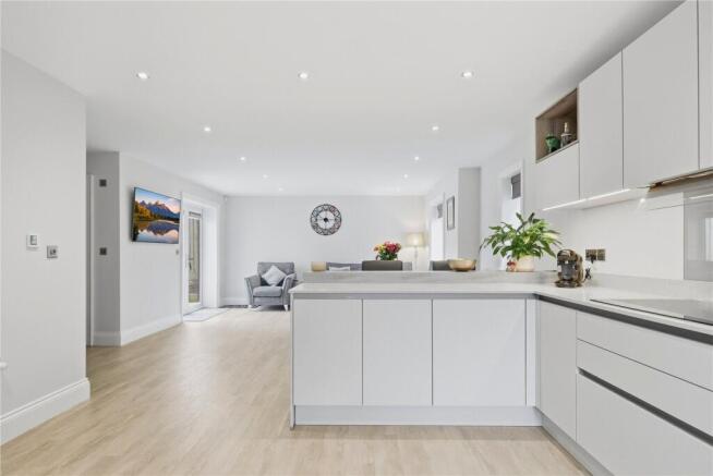 4 bed Detached for sale Image 7