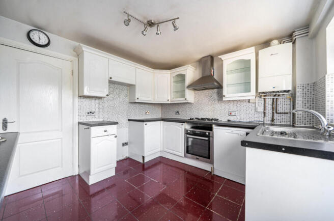Kenilworth Drive, Aylesbury, Buckinghamshire photo 2