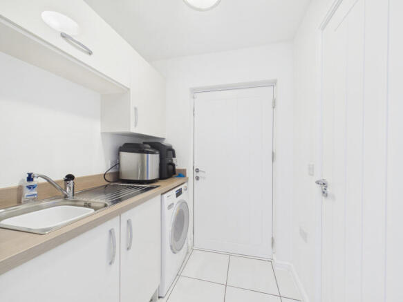 4 bed Detached for sale Image 11