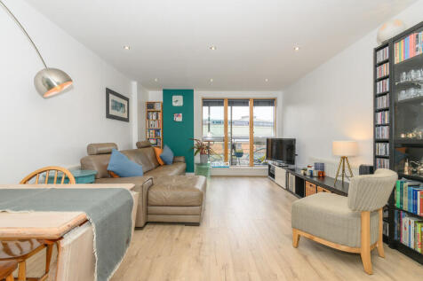 Admiral Court, Brewery Wharf