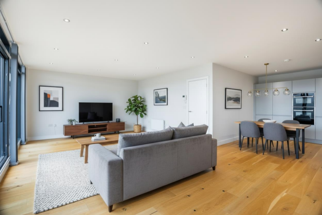 2 bed Penthouse for sale Image 4