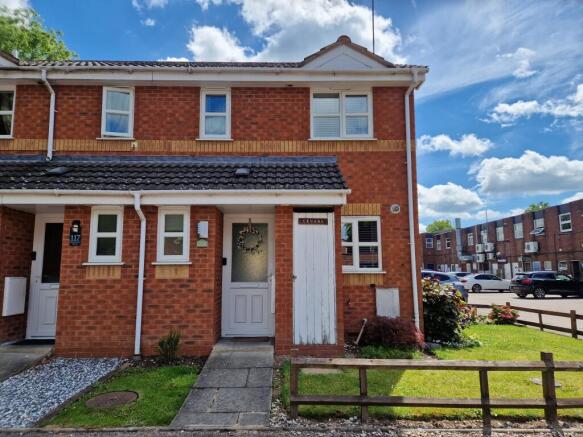 Fernwood Drive - 2 Bedroom End Terrace House with