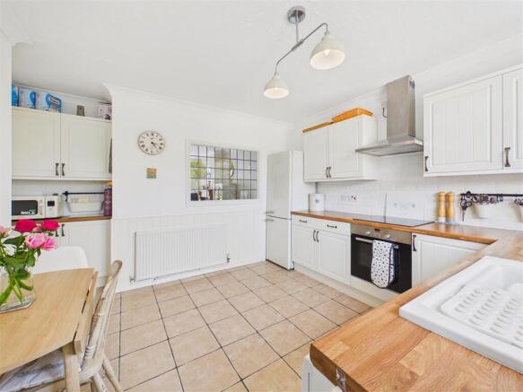 2 bed Semi-Detached Bungalow for sale Image 7