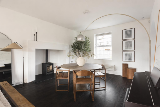 6 bed Detached for sale Image 5
