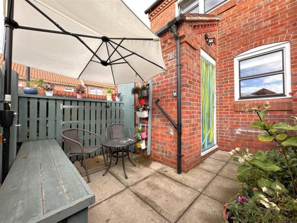 Lovely Rear Courtyard 473