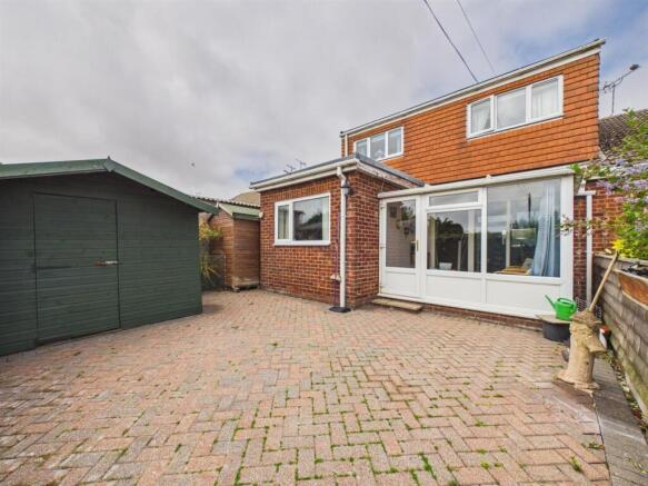 3 bed Semi-Detached Bungalow for sale Image 11