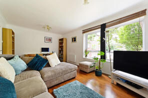 Flat 10, 54 St Bernards House, Hook Road, Surbiton KT6 5BL