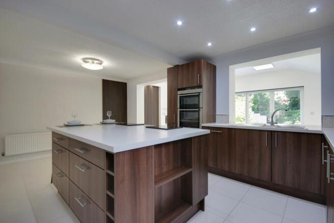 4 bed Detached for sale Image 6