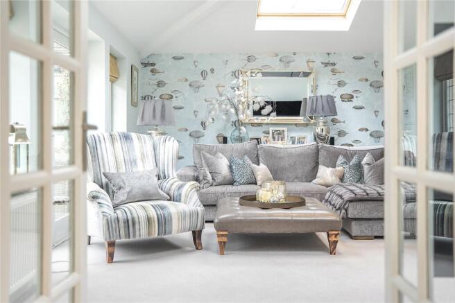 5 bed Detached for sale Image 12