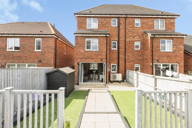 3 bed Semi-Detached for sale Image 9