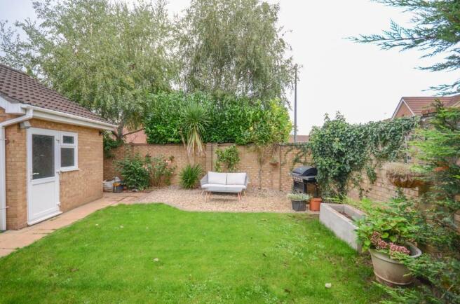 Rear garden pic 3.jpg