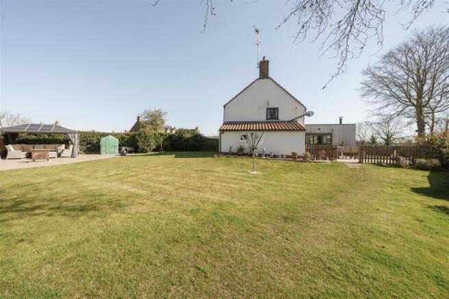 SIDE OF THE PROPERTY.jpg