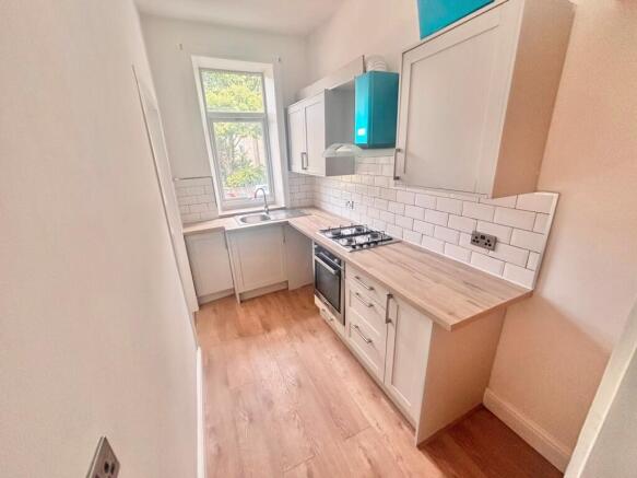 2 bed House to rent Image 5