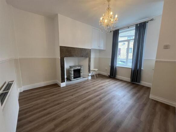 2 bed Terraced to rent Image 4