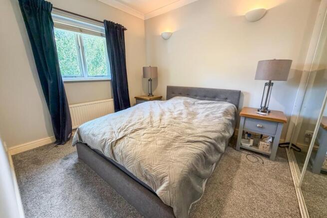 2 bed Flat for sale Image 5