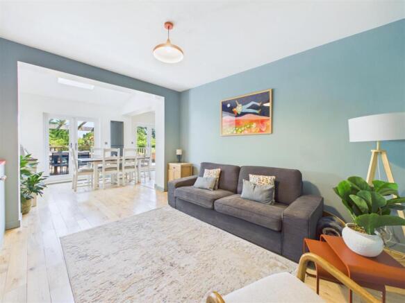 5 bed House for sale Image 5