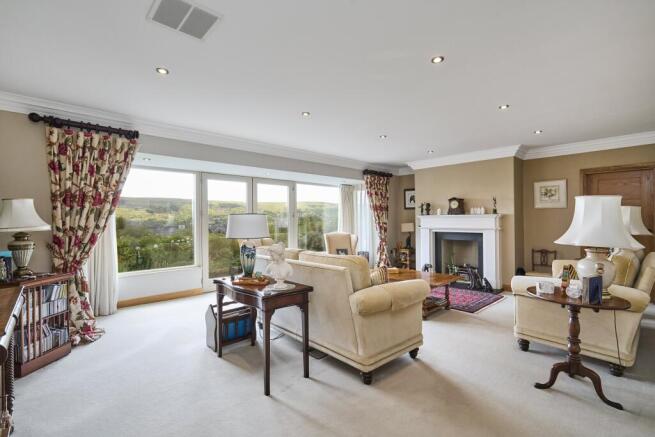 5 bed Detached for sale Image 11