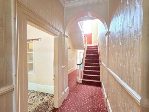 5 bed Semi-Detached for sale Image 5