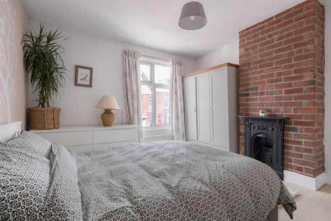 3 bed Terraced for sale Image 11